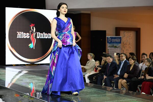 В 2017 году конкурс проходил в Вене. Участница из Узбекистана Дильдора Джураева стала первой вице-мисс. - Sputnik Узбекистан