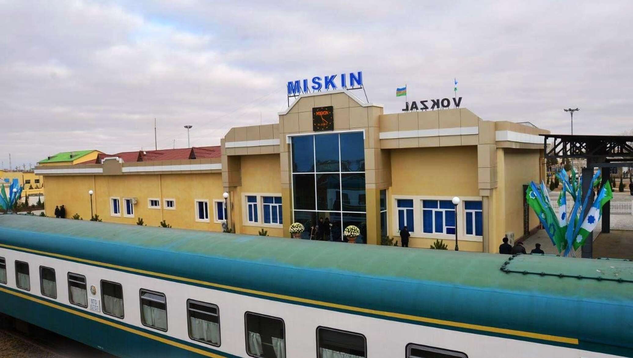 Ж д ташкент. ЖД станция Мискин. Турткуль Мискин. ЖД вокзал Бухара. Станция Мискин Узбекистан.