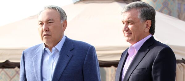 Шавкат Мирзиёев и Нурсултан Назарбаев на праздновании Навруза в Самарканде Шавкат Мирзиёев и Нурсултан Назарбаев на праздновании Навруза в Самарканде - Sputnik Узбекистан