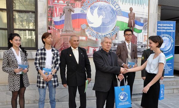 Международный день поэзии в РЦНК в Ташкенте - Sputnik Узбекистан