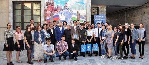 Международный день поэзии в РЦНК в Ташкенте Международный день поэзии в РЦНК в Ташкенте - Sputnik Узбекистан