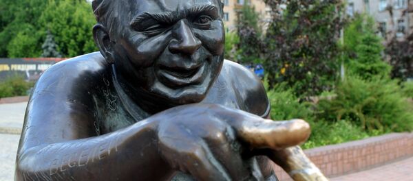 Памятник народному артисту СССР Евгению Леонову Памятник народному артисту СССР Евгению Леонову - Sputnik Узбекистан