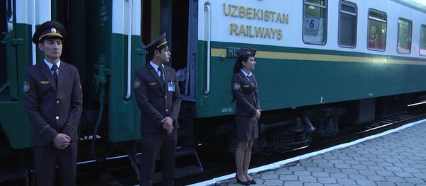 Узбекистанцы в Кыргызстане: видео прибытия поезда Ташкент — Бишкек Узбекистанцы в Кыргызстане: видео прибытия поезда Ташкент — Бишкек - Sputnik Ўзбекистон