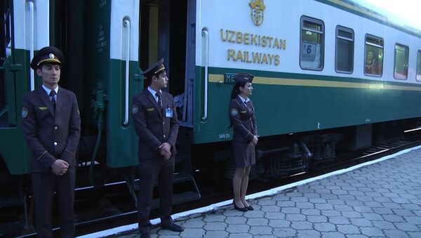 Узбекистанцы в Кыргызстане: видео прибытия поезда Ташкент — Бишкек - Sputnik Узбекистан