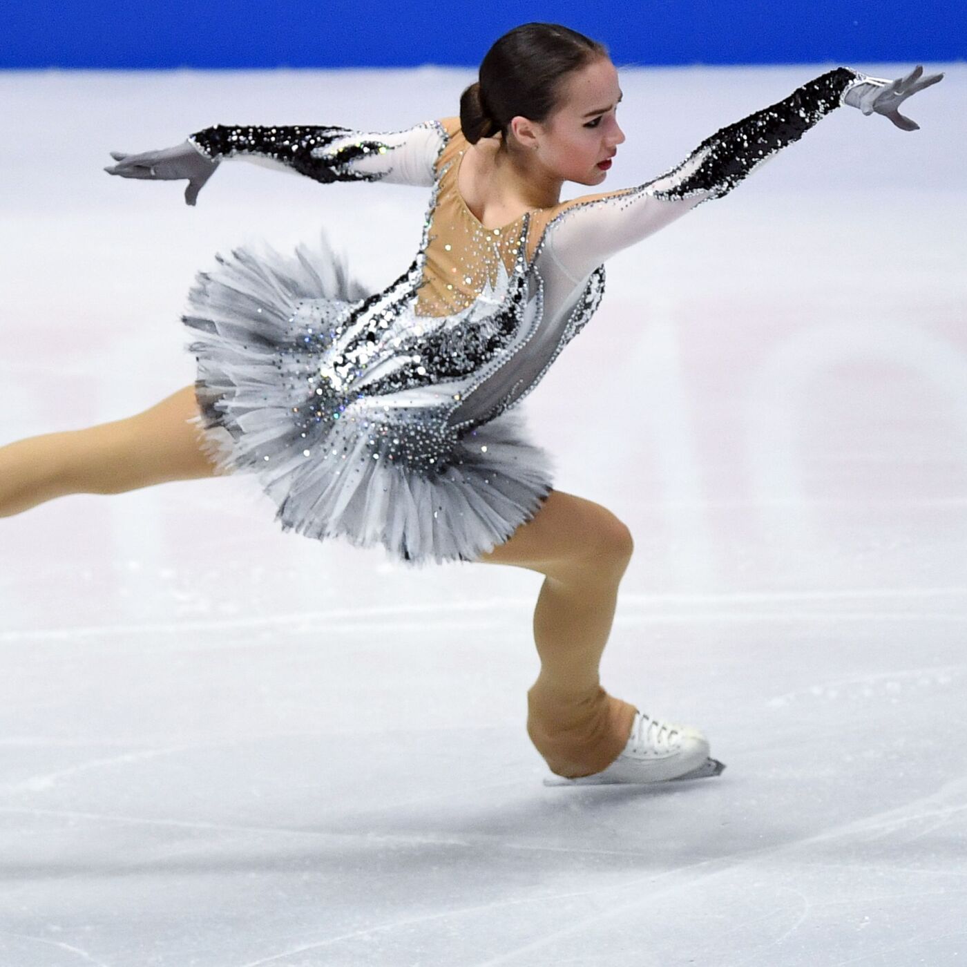 Erotik qora va oq ichki kiyim