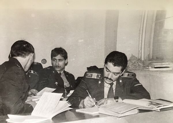 Олег (Авазбек) Каримов на службе в российской милиции Олег (Авазбек) Каримов на службе в российской милиции - Sputnik Узбекистан