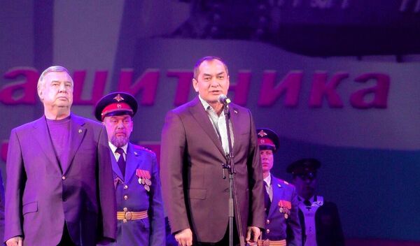 Депутат Олег (Авазбек) Каримов приветствует жителей Санкт-Петербурга Депутат Олег (Авазбек) Каримов приветствует жителей Санкт-Петербурга - Sputnik Узбекистан