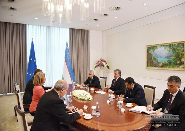 Президент Шавкат Мирзиёев 27 марта во Дворце международных форумов «Узбекистан» принял Верховного представителя Европейского Союза по иностранным делам и политике безопасности Федерику Могерини. - Sputnik Узбекистан