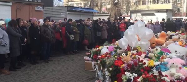 Акции в память о жертвах трагедии в Кемерово в России и за границей Акции в память о жертвах трагедии в Кемерово в России и за границей - Sputnik Узбекистан