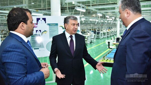 Президент Шавкат Мирзиёев прибыл в Джизакскую область. - Sputnik Узбекистан
