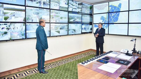 Шавкат Мирзиёев посетил отделение внутренних дел №2 города Джизака - Sputnik Узбекистан