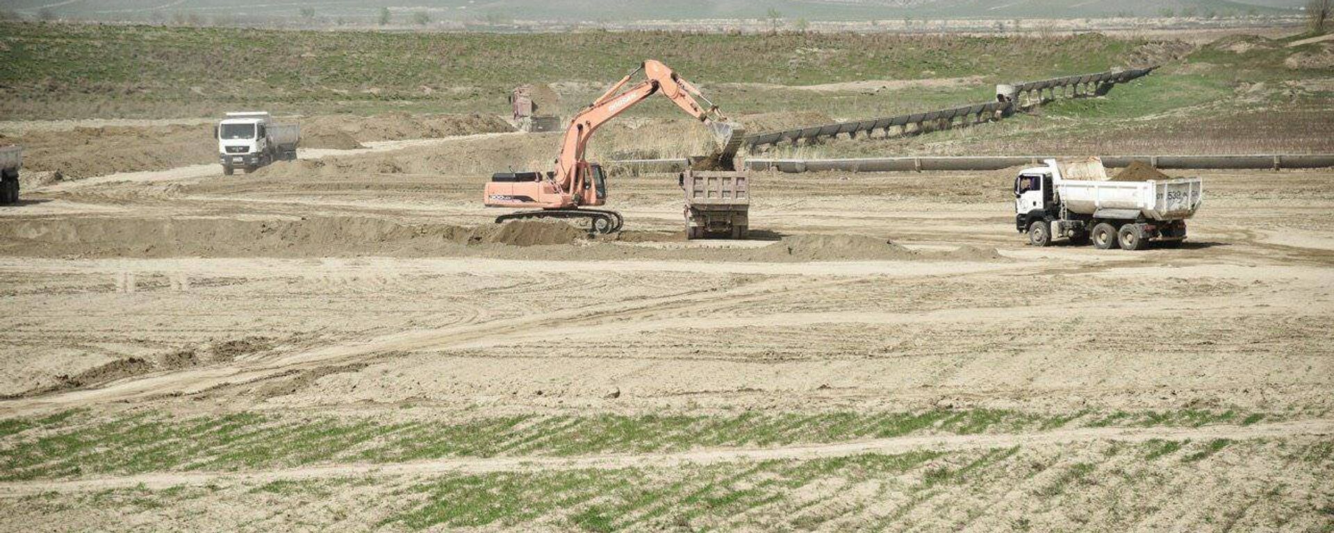 Строительство водохранилища в Зафарабадском районе Джизакской области - Sputnik Узбекистан, 1920, 06.04.2021