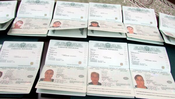 В Самарканде вручены паспорта 35 новым гражданам Узбекистана - Sputnik Узбекистан