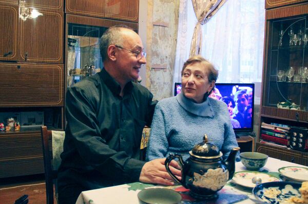 Художественный руководитель ансамбля Все свои Алишер Камельджанов и его любимая супруга Лариса Владимировна - Sputnik Узбекистан