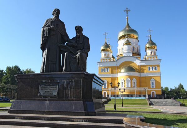 Памятник святым Кириллу и Мефодию в Саранске - Sputnik Узбекистан