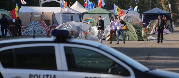 Палаточный лагерь участников антиправительственных акций в Кишиневе - Sputnik Узбекистан