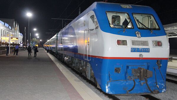 Первый пошел: с обновленного Южного вокзала отправился поезд в Бухару - Sputnik Узбекистан