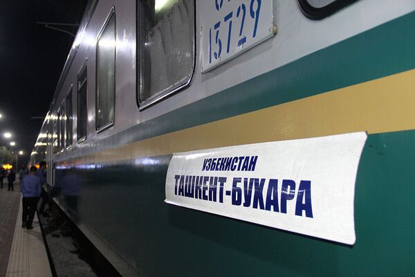 Возле вокзала построено три перрона протяженностью 650 метров. - Sputnik Узбекистан