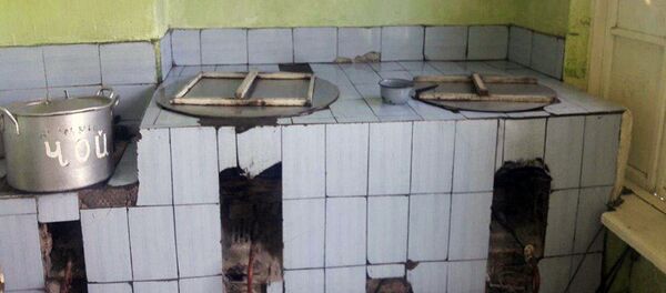 В Андижанской области за халатность уволены заведующая, завскладом и два повара детского сада В Андижанской области за халатность уволены заведующая, завскладом и два повара детского сада - Sputnik Узбекистан