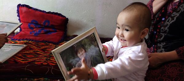 После страшного наезда — как живет малышка, оставшаяся без мамы и ноги После страшного наезда — как живет малышка, оставшаяся без мамы и ноги - Sputnik Ўзбекистон