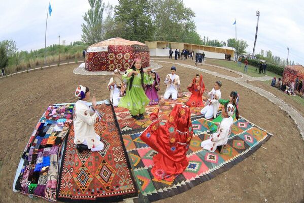 Мероприятие в поселке Ходжа Илгор, посвященное Амиру Темуру - Sputnik Узбекистан