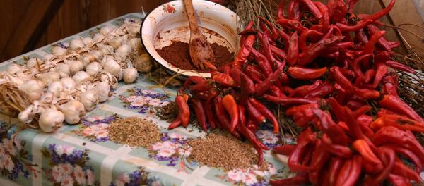 Производство аджики в Абхазии Производство аджики в Абхазии - Sputnik Узбекистан