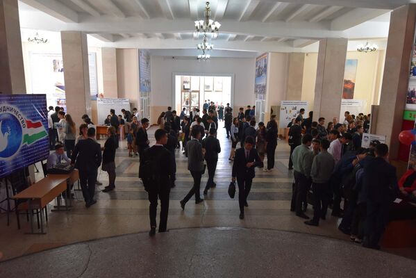 На образовательной выставке представлены 30 вузов из разных городов России - Sputnik Узбекистан