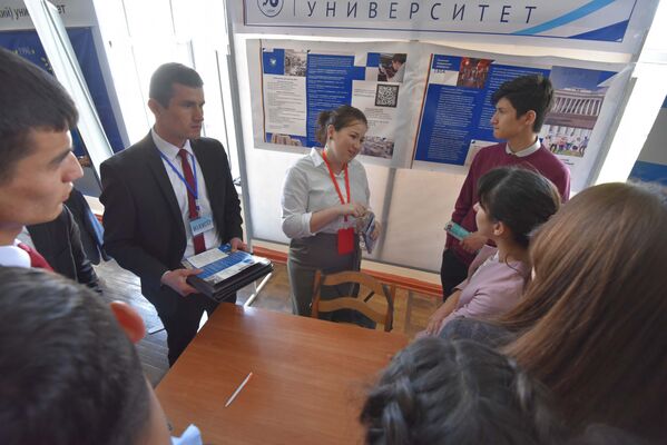 Помимо российских университетов также представлены филиалы авторитетных вузов, открытые в Таджикистане, — МГУ, МЭИ, МИСИС и другие - Sputnik Узбекистан