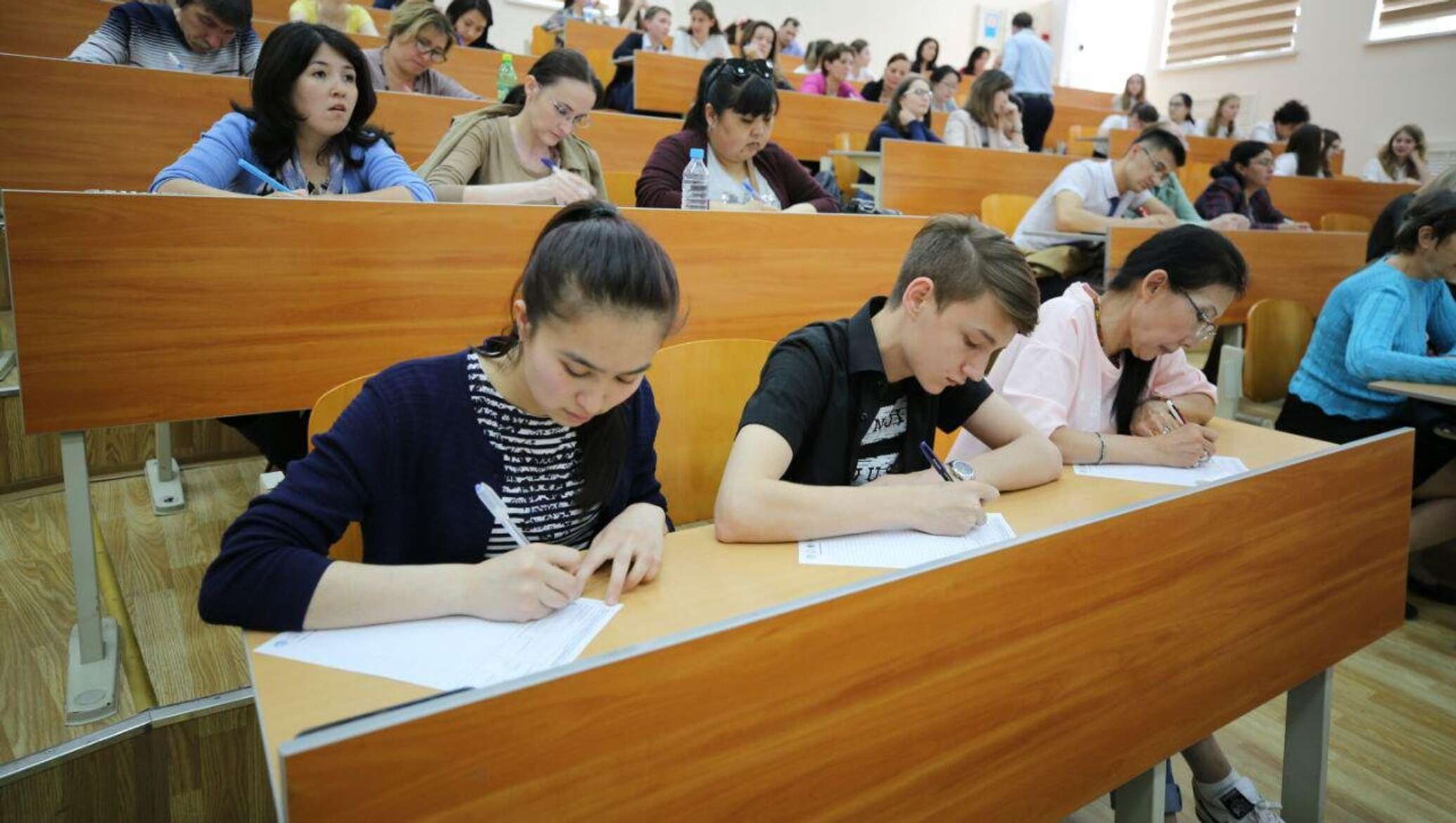 Student nukusii uz hemis. Студенты Узбекистана. Студенты вуза Узбекистана. Студенты вузов Ташкента. Учеба в вузах в Узбекистане.