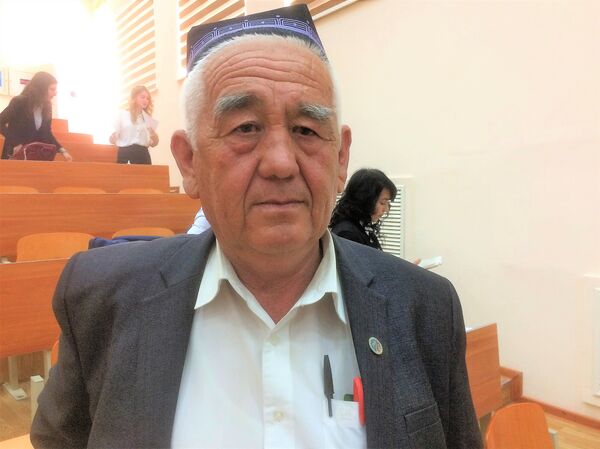 Учитель русского языка Бердали Базаров на акции Тотальный диктант в Ташкенте - Sputnik Узбекистан