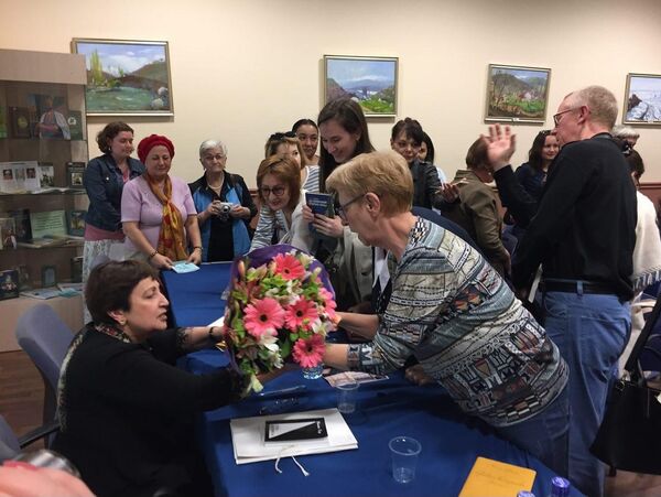 Нежный и добрый Ташкент: Дина Рубина о съемках биографического фильма - Sputnik Узбекистан