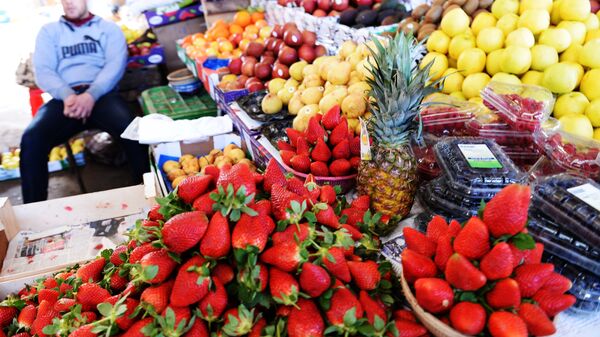 Продажа фруктов на рынке в Агадире. - Sputnik Ўзбекистон