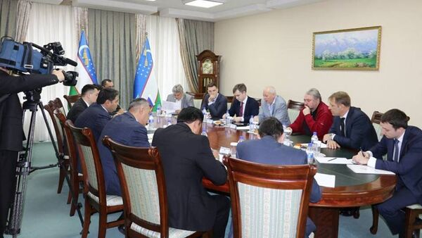 Встреча делегаций мининфоком Ўзбекистана и Минкомсвязи России - Sputnik Узбекистан
