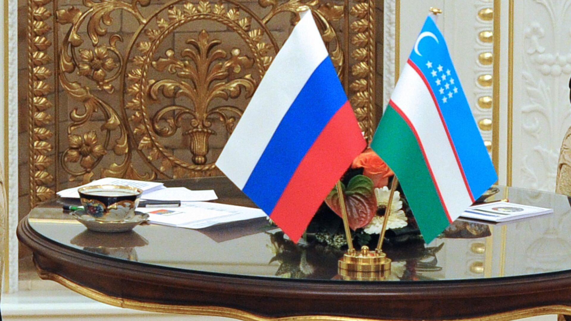 Государственные флаги России и Узбекистана - Sputnik Узбекистан, 1920, 23.04.2023