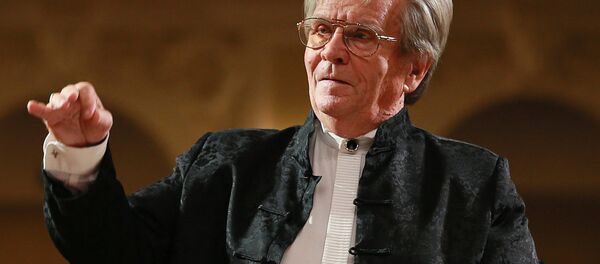 Дирижер Владимир Федосеев во время концерта Большого симфонического оркестра имени П.И.Чайковского - Sputnik Узбекистан