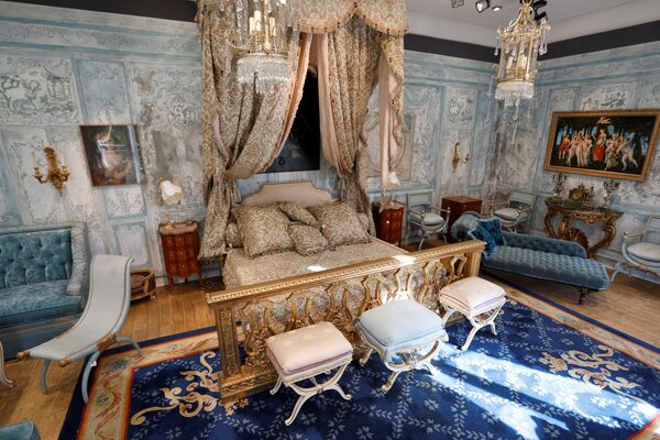Парижский Hotel Ritz продает с аукциона мебель и предметы интерьера - Sputnik Узбекистан