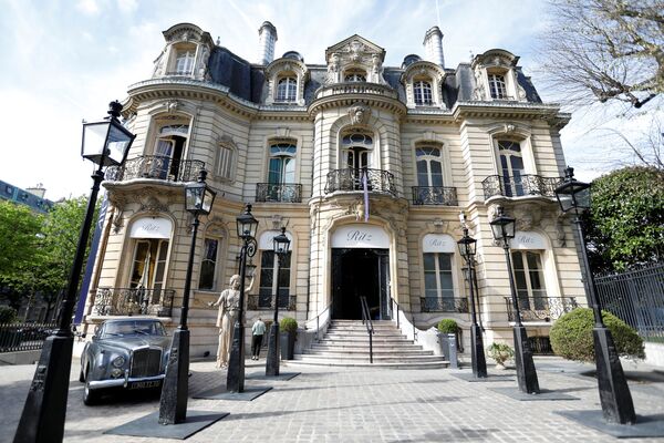 Масштабный аукцион отеля Ritz в Париже в доме Artcurial - Sputnik Узбекистан