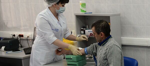 Иностранный гражданин проходит медицинское обследование в рамках комплекса услуг для оформления трудового патента в Едином миграционном центре Московской области, архивное фото - Sputnik Узбекистан