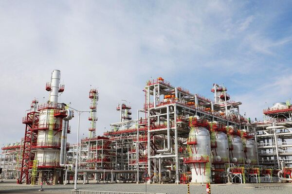 Производственные объекты на территории Кандымского ГПК Производственные объекты на территории Кандымского ГПК - Sputnik Узбекистан