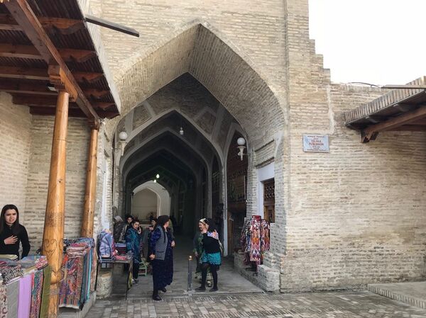 На улицах старой Бухары На улицах старой Бухары - Sputnik Узбекистан