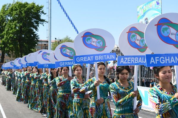Перед началом турнира артисты показали национальные танцы и песни. - Sputnik Узбекистан