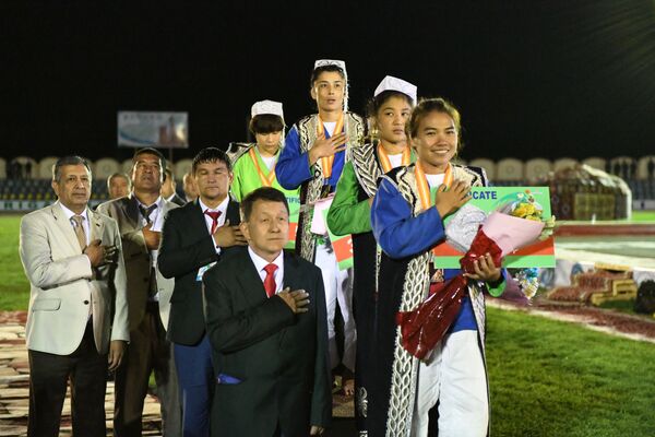 Вручение призов на Международном турнире по курашу на кубок президента Республики Узбекистан 19-23 апреля 2018 года - Sputnik Узбекистан