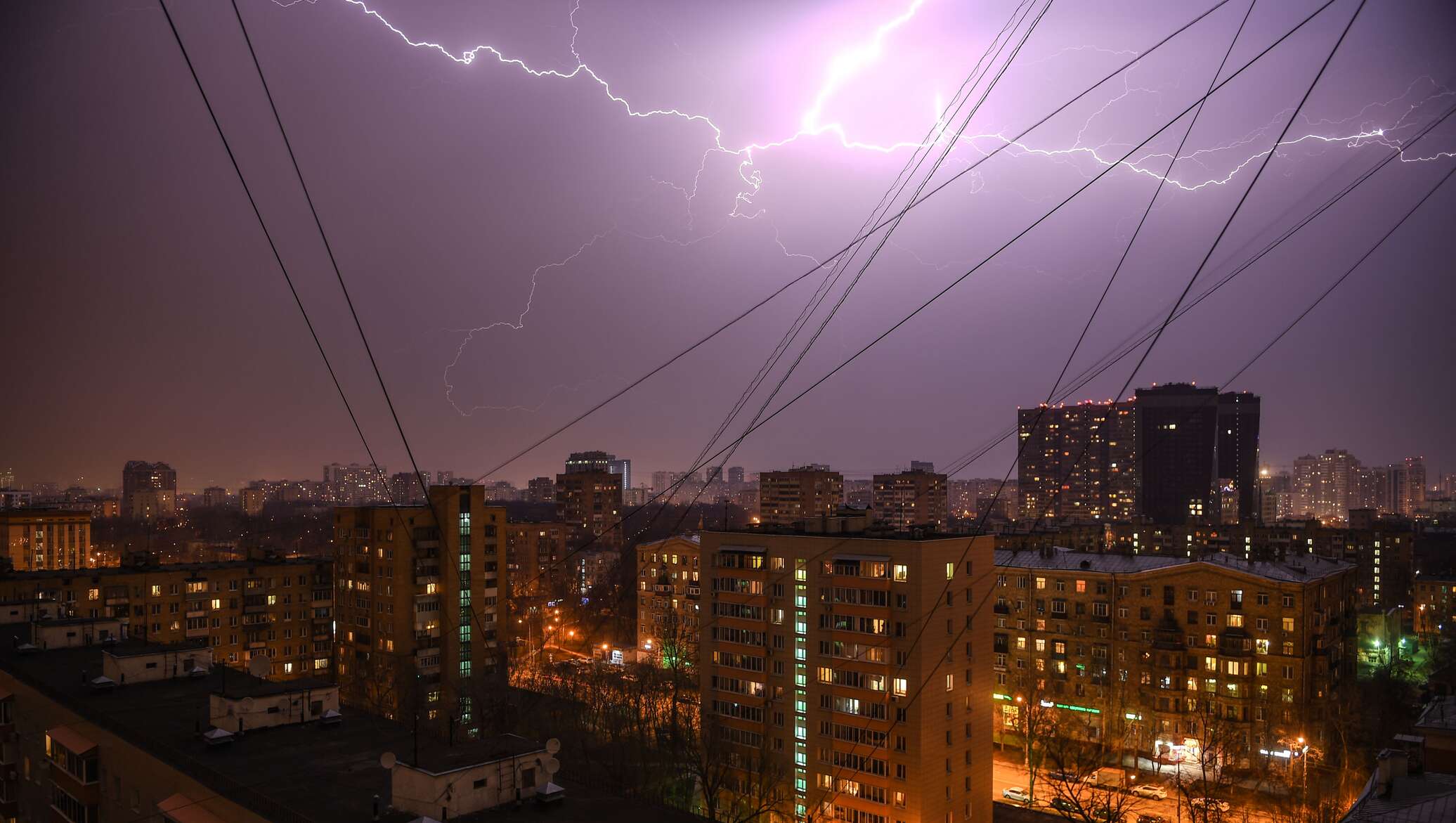 Будет ли в москве ветер. Гроза в Москве. Гроза в Москве сейчас. Гроза в Москве вчера. Гроза в Москве фото.