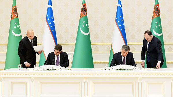 В ходе переговоров президент Шавкат Мирзиёев и глава Туркменистана Гурбангулы Бердымухамедов подписали совместное заявление. - Sputnik Узбекистан