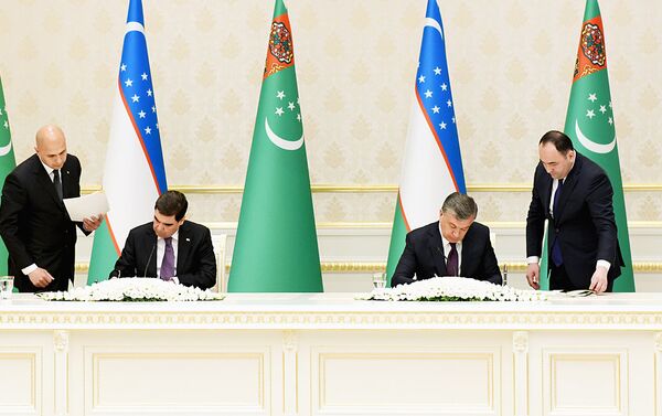 Президент Узбекистана Шавкат Мирзиёев и Президент Туркменистана Гурбангулы Бердымухамедов - Sputnik Узбекистан