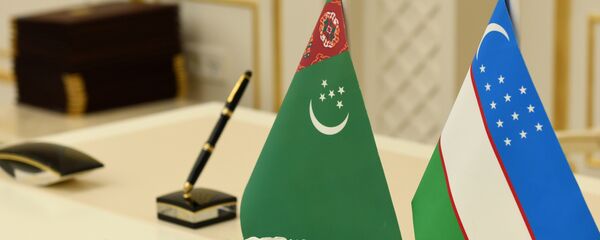 Флаги Туркменистана и Республики Узбекистан - Sputnik Ўзбекистон