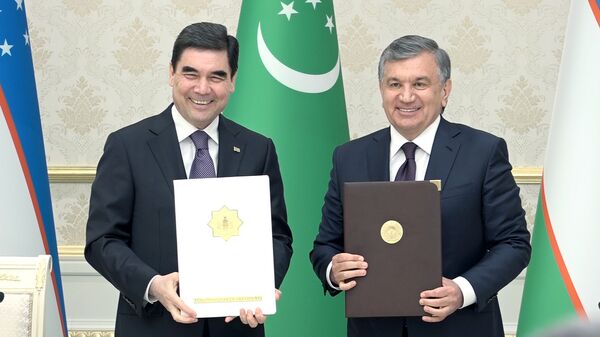 Президент Туркменистана Гурбангулы Бердымухамедов и глава Узбекистана Шавкат Мирзиёев Президент Туркменистана Гурбангулы Бердымухамедов и глава Узбекистана Шавкат Мирзиёев - Sputnik Узбекистан