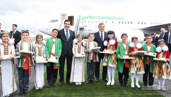 Prezident Turkmenistana Gurbanguli Berdimuxamedov i glava Uzbekistana Shavkat Mirziyoyev - Sputnik O‘zbekiston