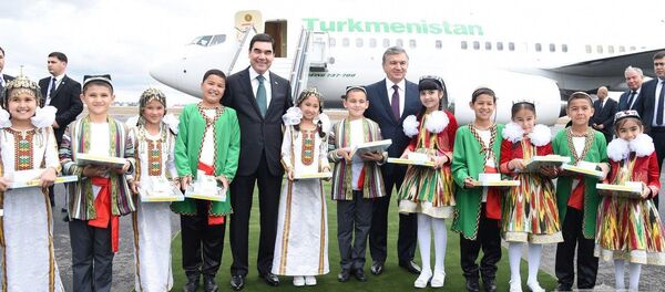 Prezident Turkmenistana Gurbanguli Berdimuxamedov i glava Uzbekistana Shavkat Mirziyoyev - Sputnik O‘zbekiston