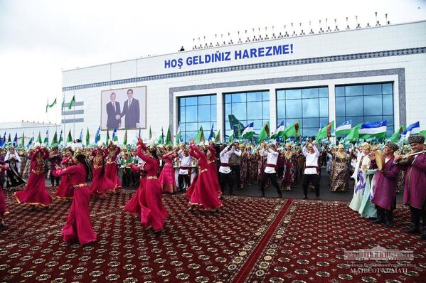 Встреча президентов Узбекистана и Туркменистана в аэропорту Хорезма - Sputnik Узбекистан
